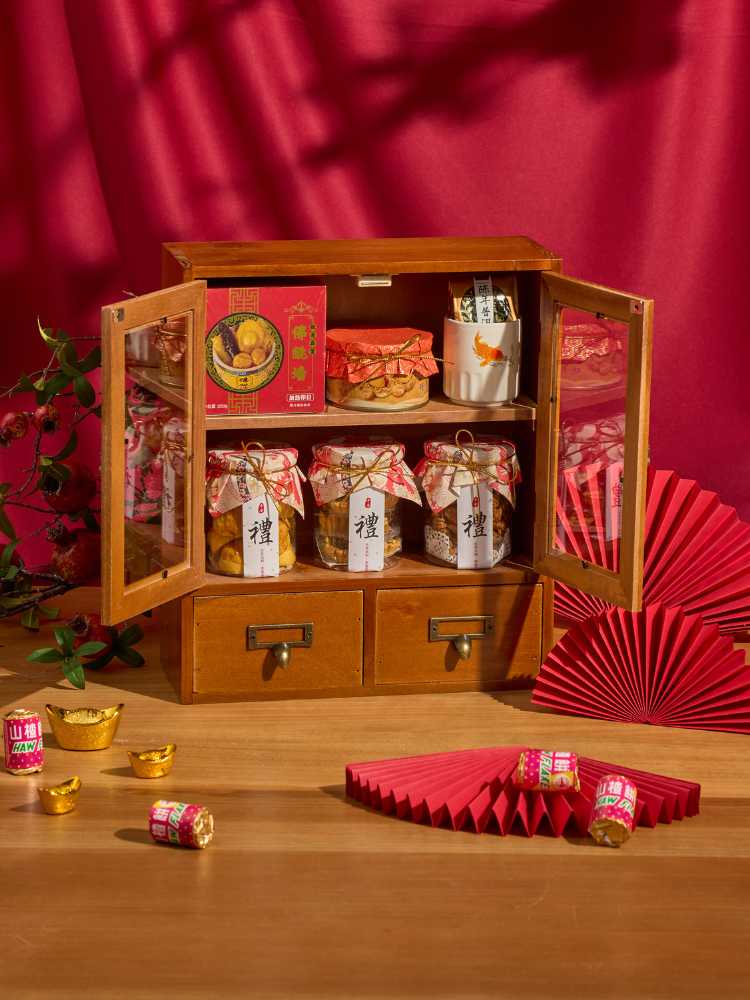 Grandma’s Vintage Cupboard 阖家幸福 CNY Hamper Gift Delivery Malaysia
