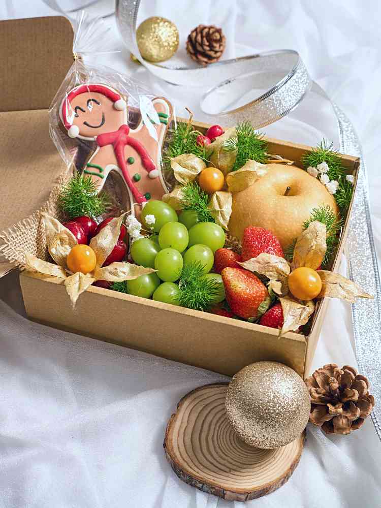 Berry Xmas With Gingerbread Man Fruit Gift Box delivery Malaysia