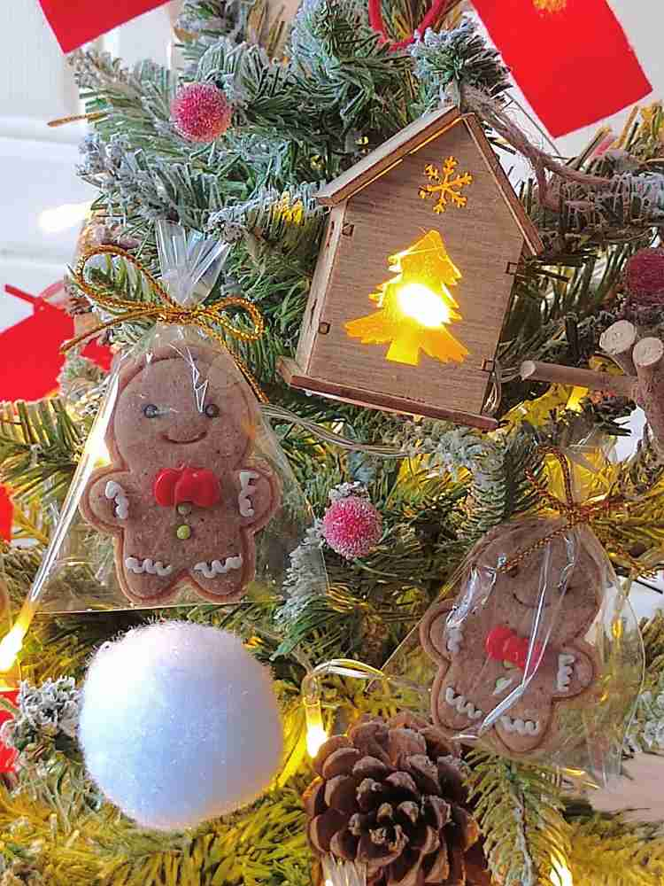 
                      
                        Jingle Bells Jubilee_Christmas Tree with Handmade Gingerbread Man
                      
                    