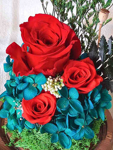  La Vie en Rose_Preserved Flowers Delivery KL