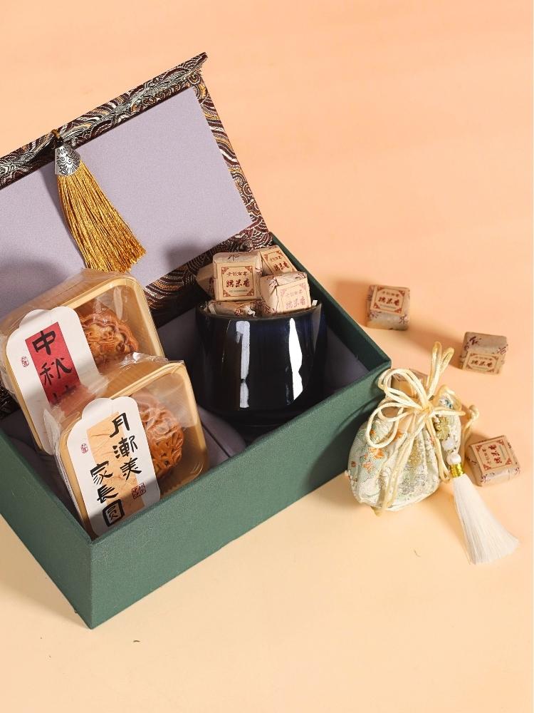 Moonlit Graceful Mooncake Gift Box delivery Kuala Lumpur & Selangor