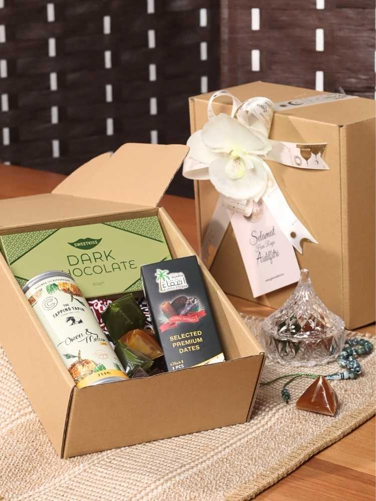 
                      
                        Ramadan Mubarak Gift Box delivery Malaysia
                      
                    