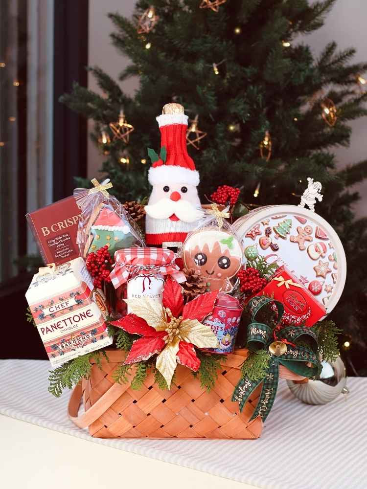 Santa's Sweet Delight Christmas Hamper Delivery Malaysia