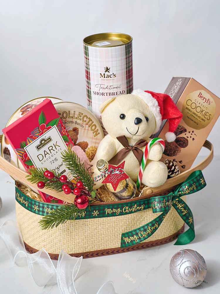 Winter Wonder Bear Christmas Hamper