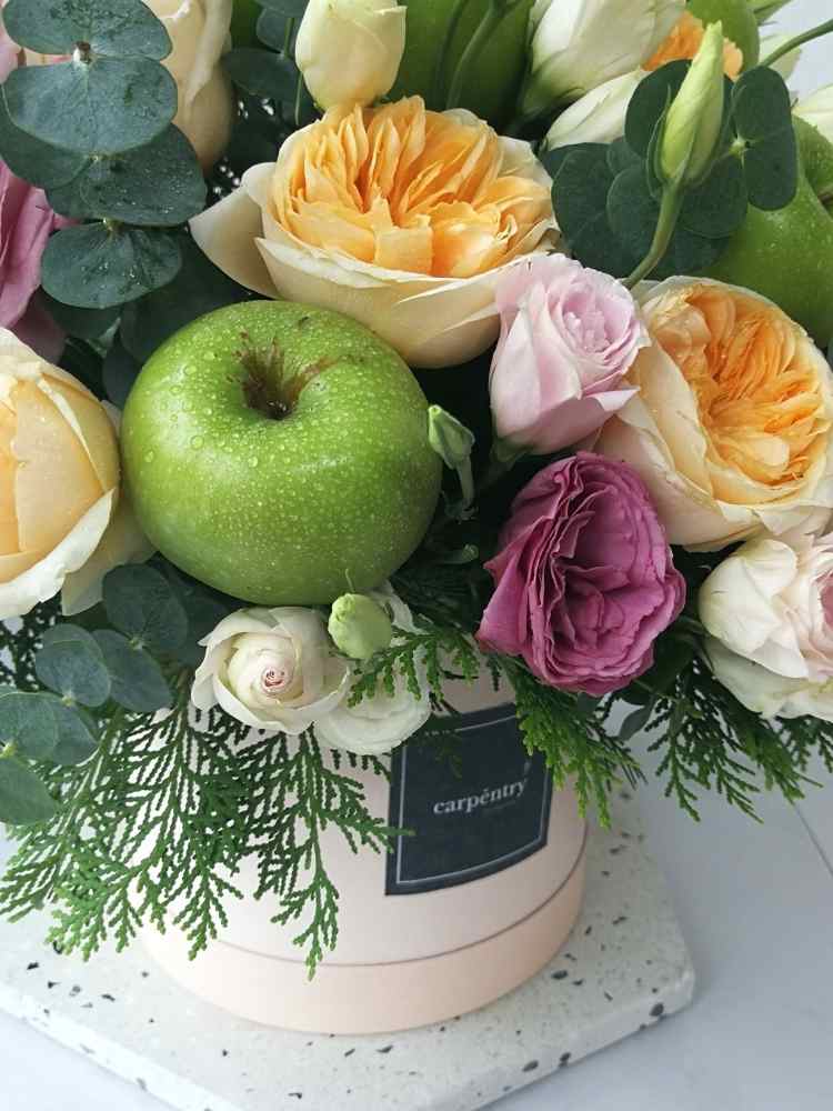 
                      
                        Elizabeth Flower & Fruit Box
                      
                    