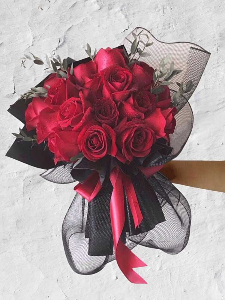 
                      
                        McQueen_Valentines Rose Bouquet
                      
                    