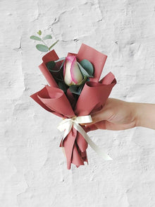  One of A Kind Rose Bouquet_Champagne