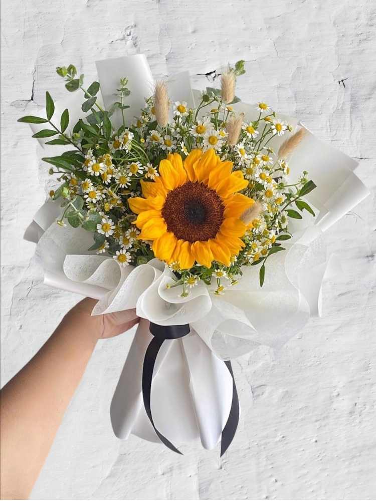 
                      
                        Rise & Shine_Sunflower Bouquet
                      
                    