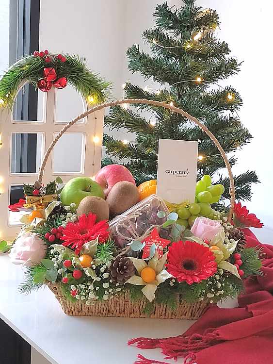 Season's Greetings_Christmas Fruit Basket